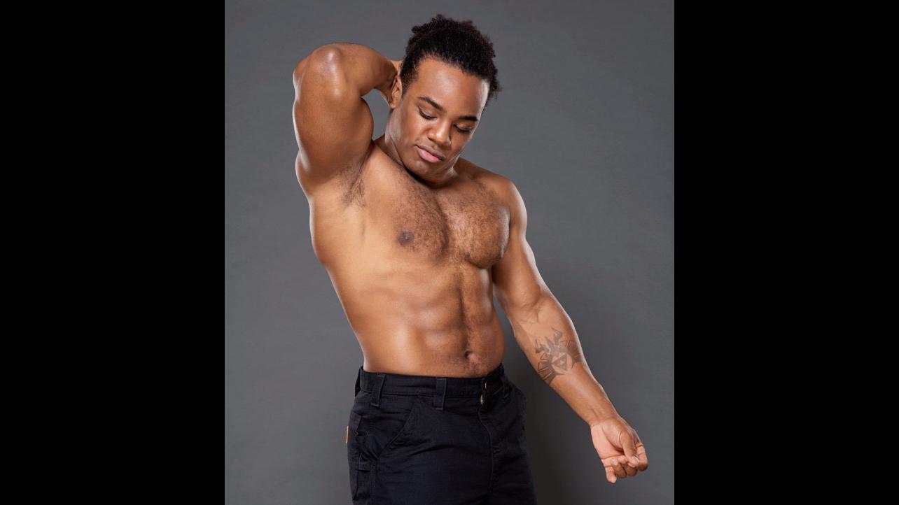 扎克·莱德,哈维尔·伍兹和范丹戈展示他们妈妈给他们拍的照片