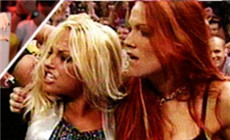 最强女将崔西和丽塔将组队出战摔角狂热？