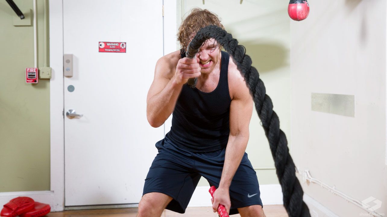 WWE巨星迪恩·安布罗斯的训练照片