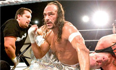 ECW铁汉萨布骨头断裂，仍参与多场比赛