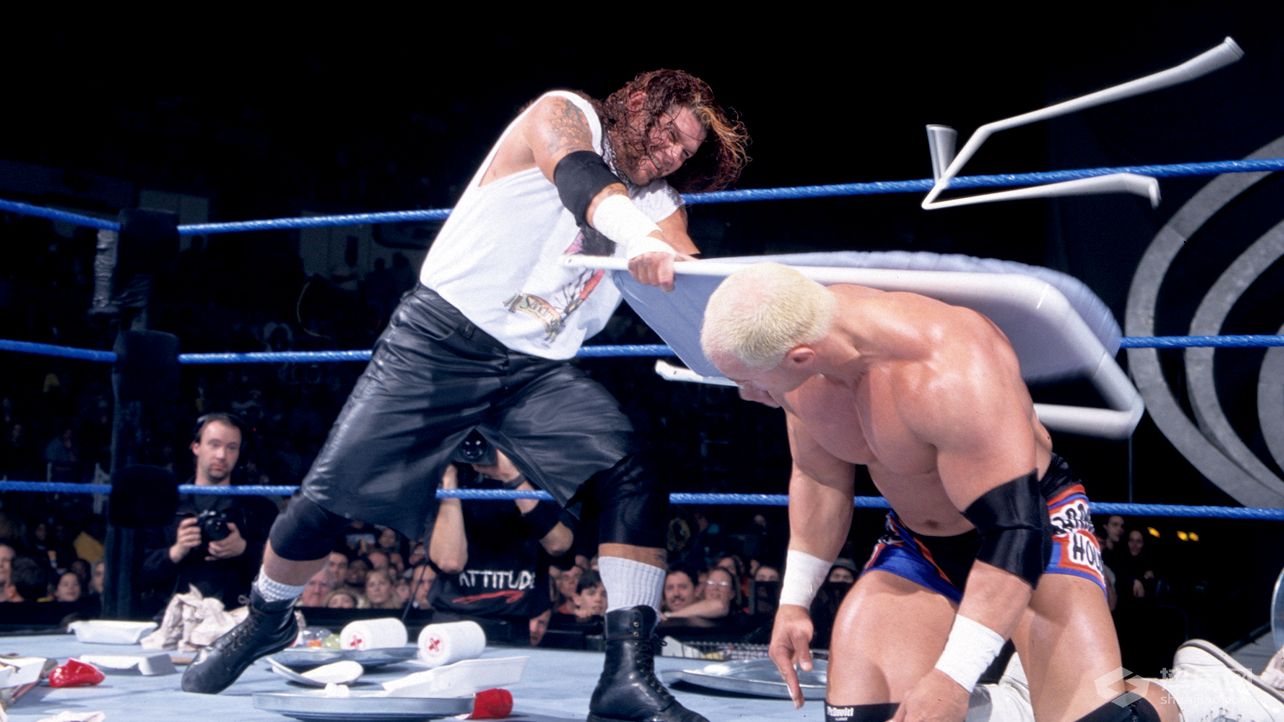 穿体恤的WWE超级巨星