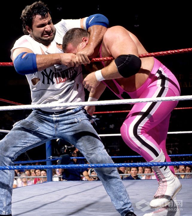 穿体恤的WWE超级巨星