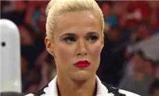 性感报幕员获WWE青睐，拉娜将地位不保！