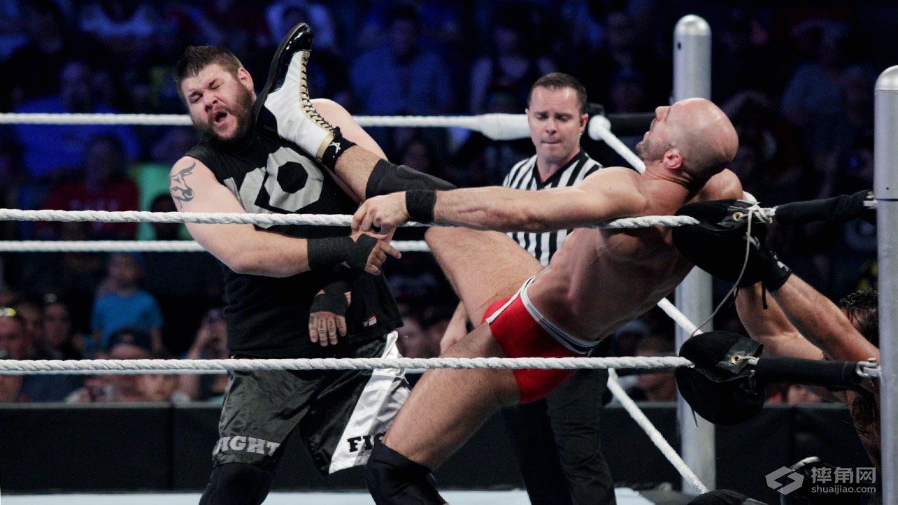 赛斯·罗林斯&凯文·欧文斯对阵塞萨罗&迪安·安布罗斯《WWE SmackDown 2015.07.31》