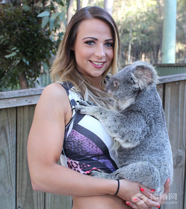 凯文·欧文斯和艾玛参观华纳电影世界