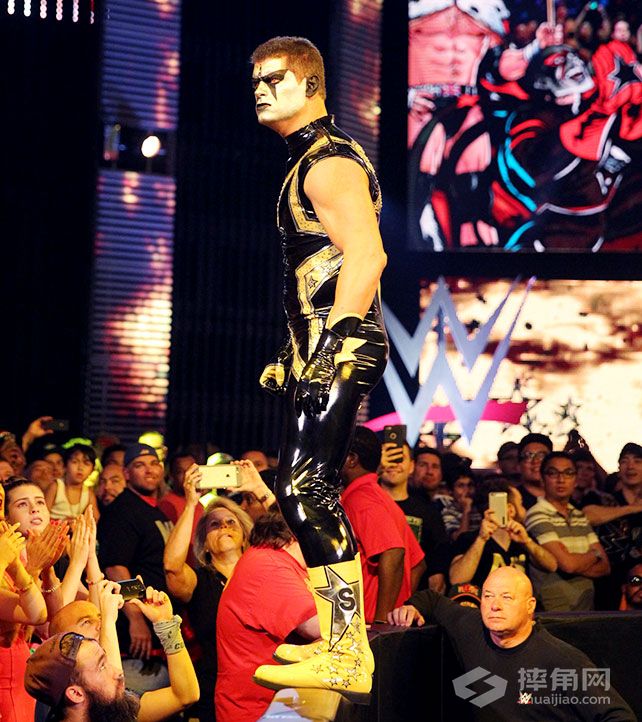 星尘袭击巴雷特《WWE RAW 2015.08.25》 星尘袭击巴雷特《WWE RAW 2015.08.25》