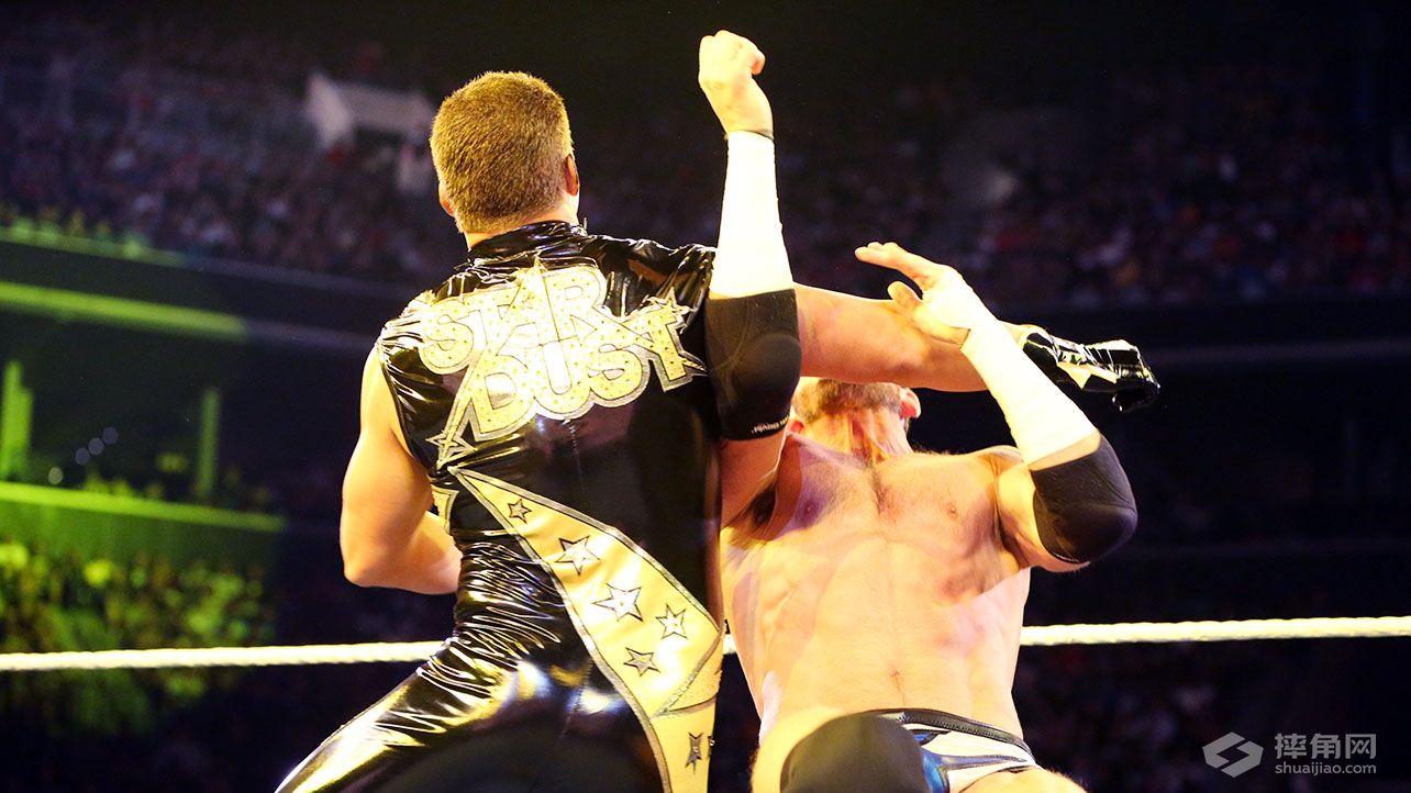 星尘袭击巴雷特《WWE RAW 2015.08.25》 星尘袭击巴雷特《WWE RAW 2015.08.25》