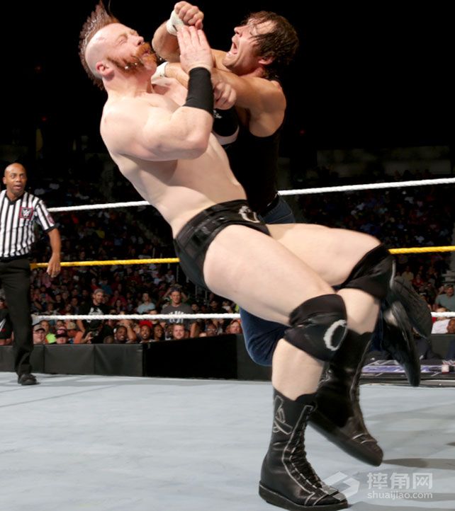 罗曼&迪安对阵希莫斯&罗林斯《WWE SmackDown 2015.09.18》