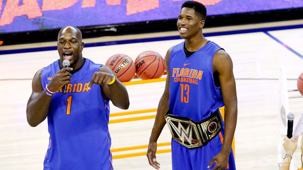 WWE泰德斯·奥尼尔主持佛罗里达男女子篮球赛揭幕仪式