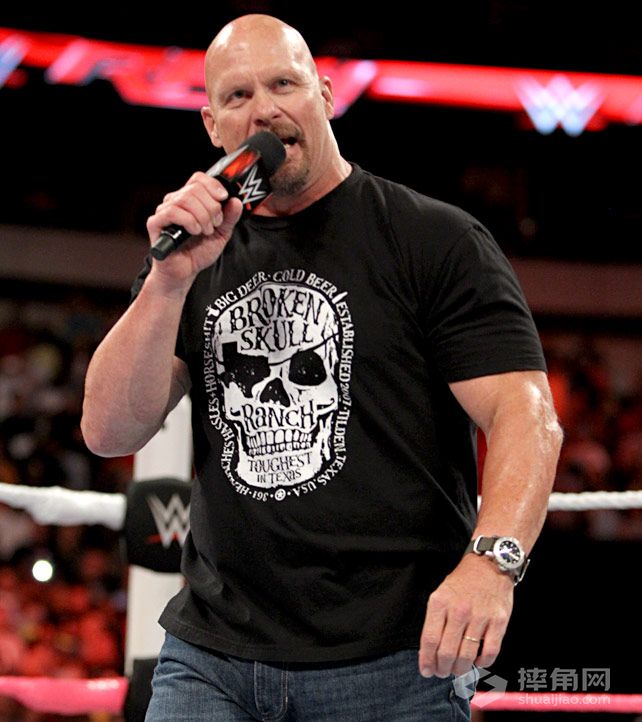 “冷石”史蒂夫·奥斯丁为RAW揭开序幕《WWE RAW 2015.10.20》