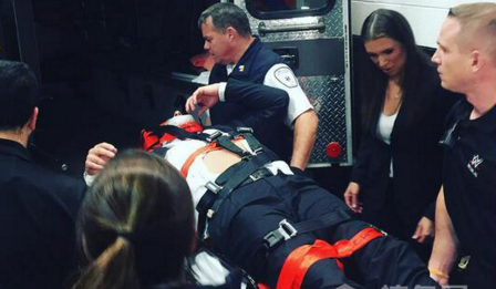 HHH遭受罗曼·攻击，赛后被救护车送往医院