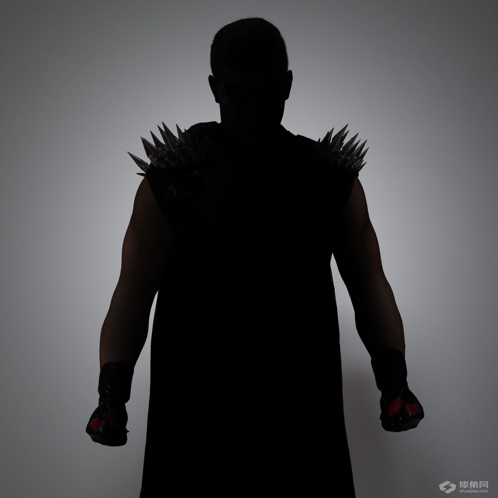 WWE真正的摔迷肯定猜得出这些黑影是谁！