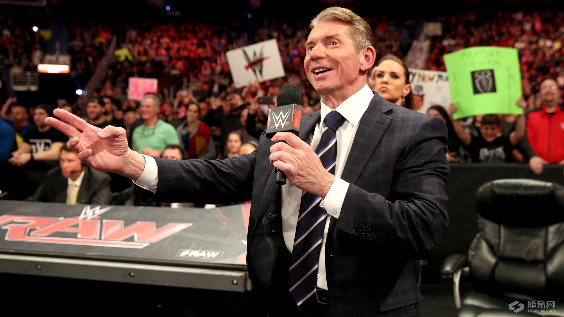 一对多强弱不等赛《WWE RAW 2016.01.12》