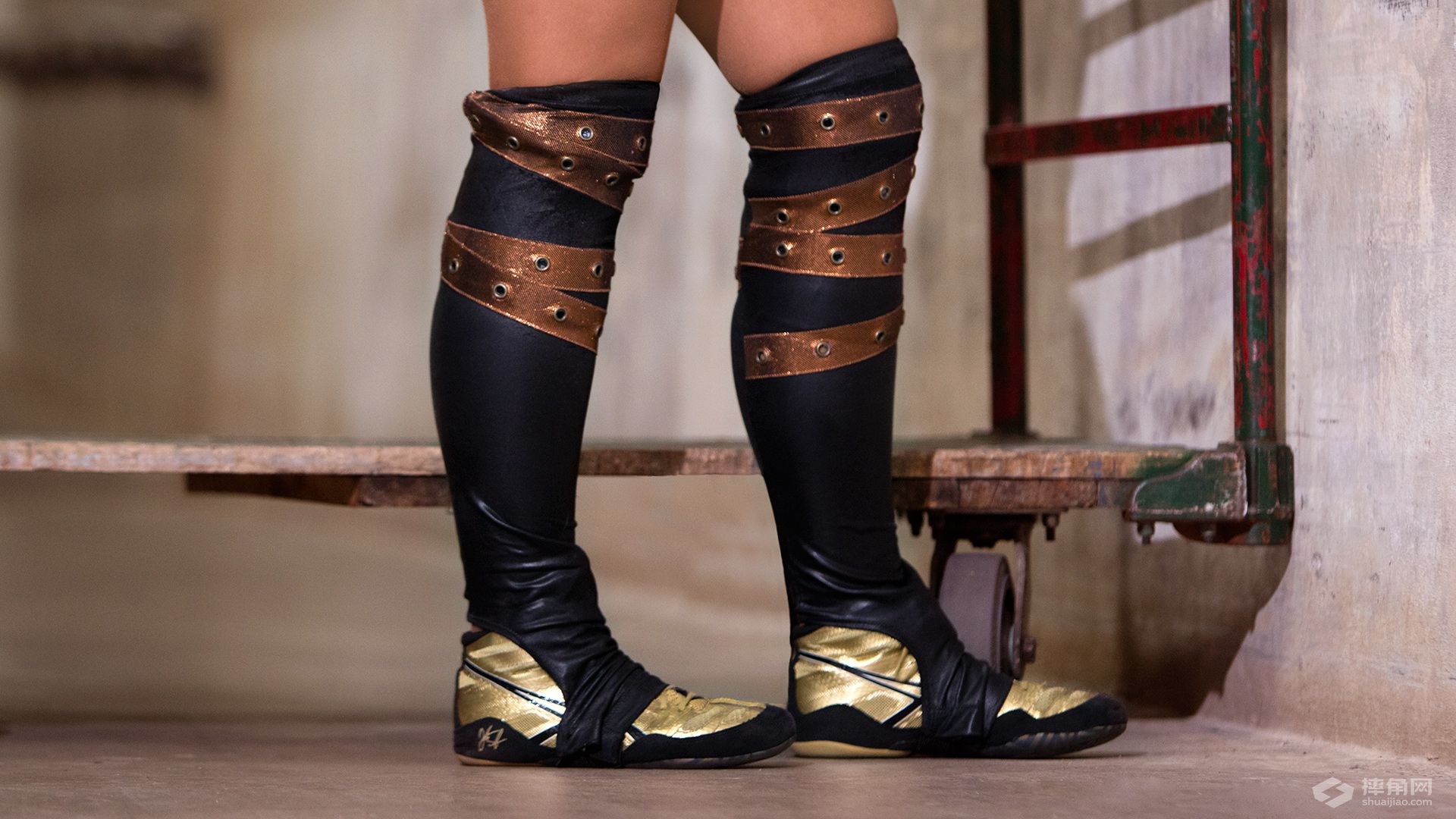 看着WWE战靴，你能猜到选手是谁吗？