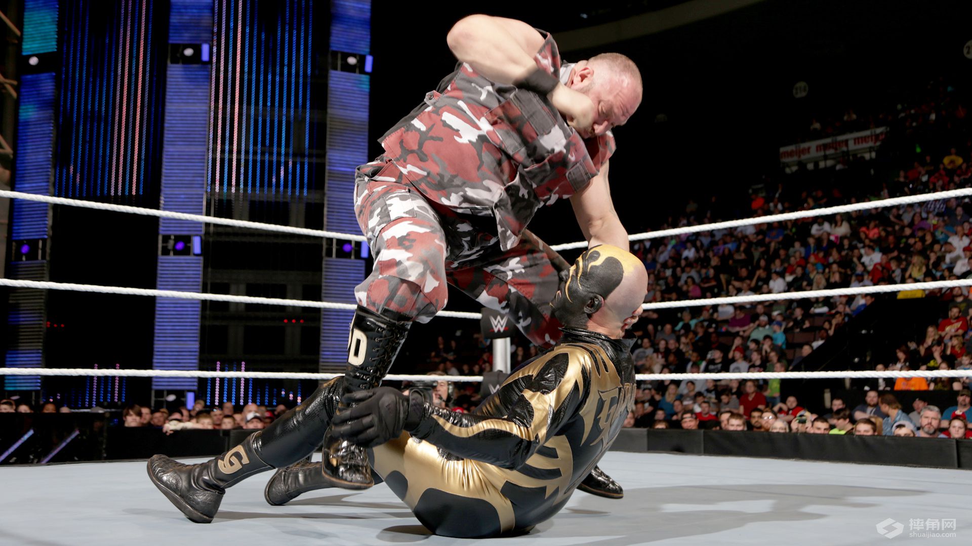 戈尔德斯特对阵达德利男孩《WWE SmackDown 2016.03.17》