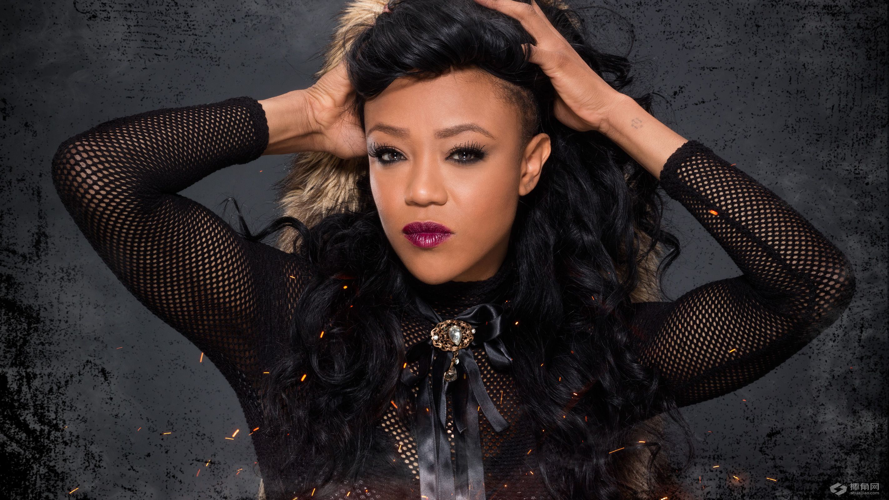 WWE女郎们致敬电影“蝙蝠侠大战超人”