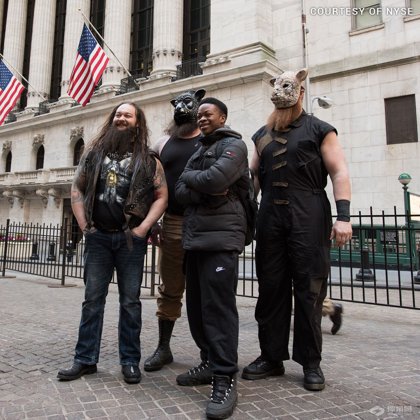 怀亚特家族在纽约证券交易所的开幕钟响起