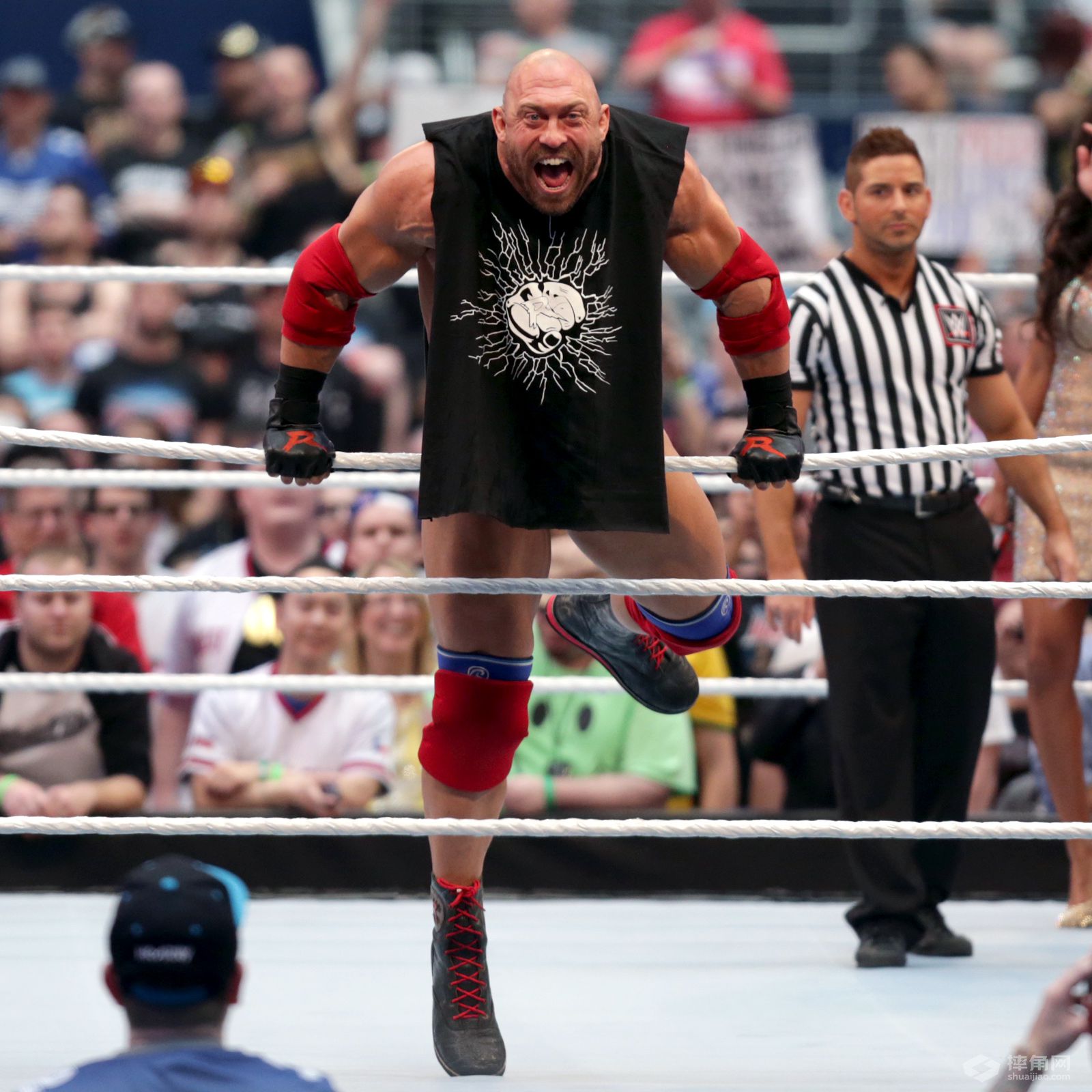 WWE摔角狂热32选手们惊人的出场