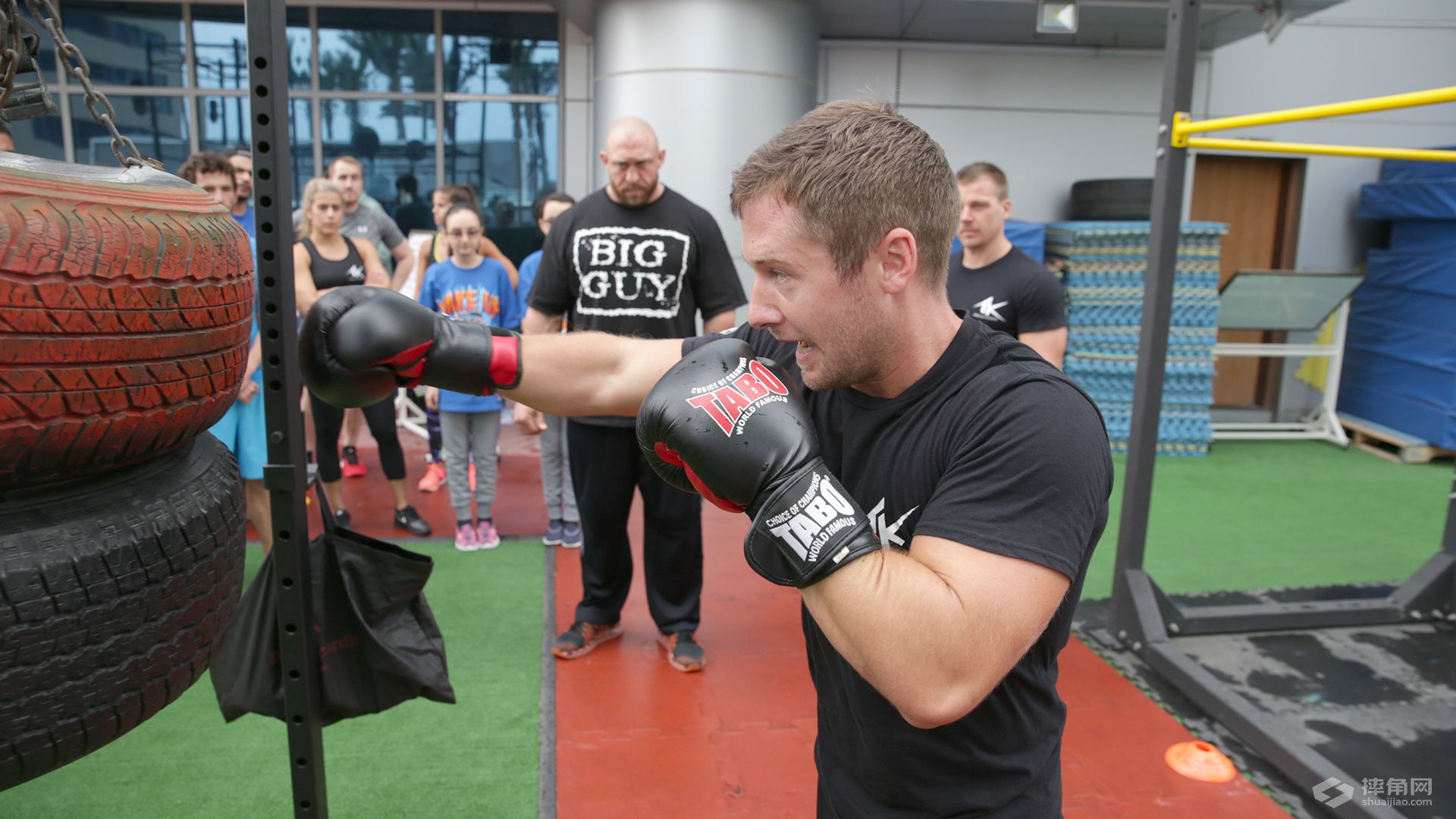 莱贝克主持WWE迪拜新人培训