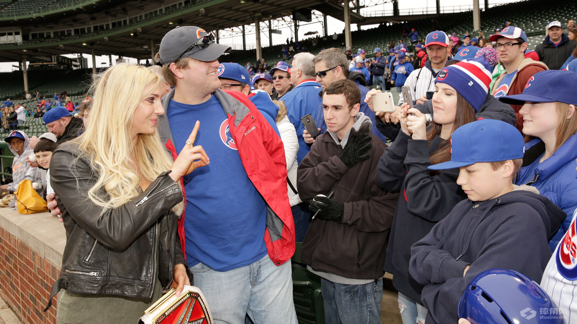 夏洛特和瑞克·福莱尔参观芝加哥小熊队比赛