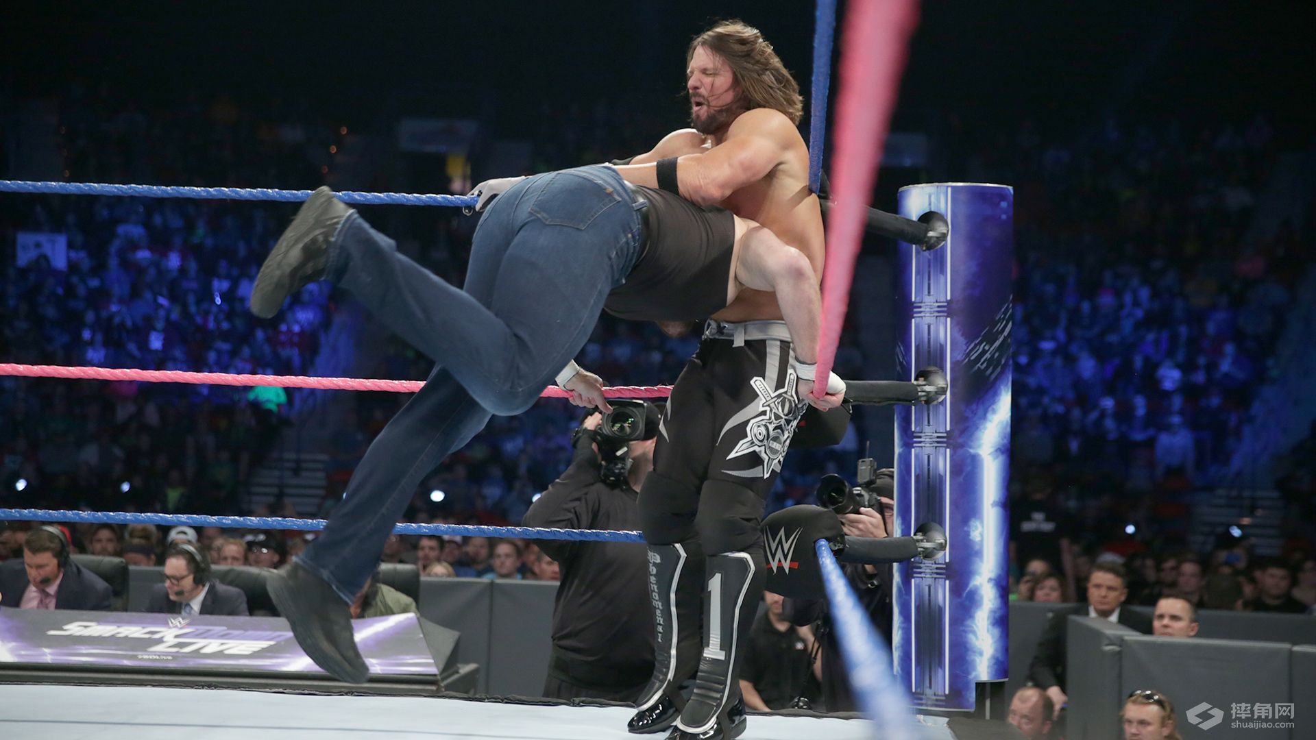 安布罗斯能否成为AJ世界冠军的第一挑战者？《WWE SmackDown 2016.10.26》
