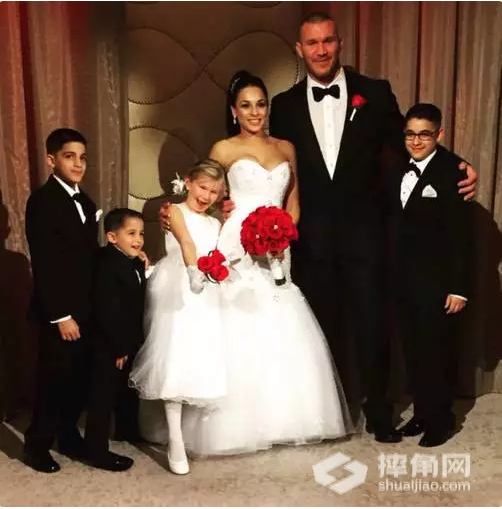 爱妻临盆，WWE巨星兰迪·奥顿迎来第五个孩子！