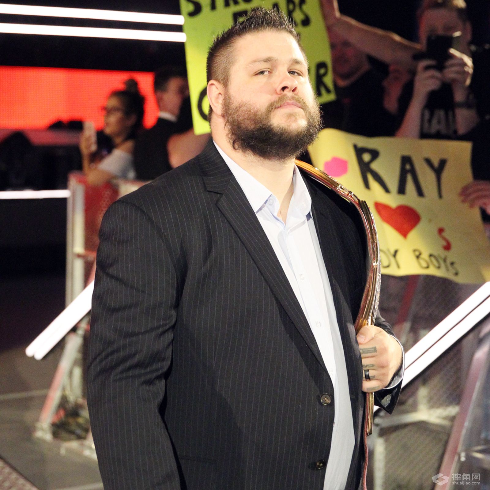 斯蒂芬妮揭示了强者生存红蓝大战最后一位成员《WWE RAW 2016.11.08》 斯蒂芬妮揭示了强者生存红蓝大战最后一位成员《WWE RAW 2016.11.08》