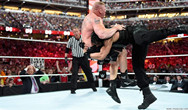 农村小伙神级模仿WWE：飞冲肩和布洛克的必杀技德式背摔！