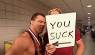WWE十大有趣时刻：艾吉搞笑调戏呆萌安格
