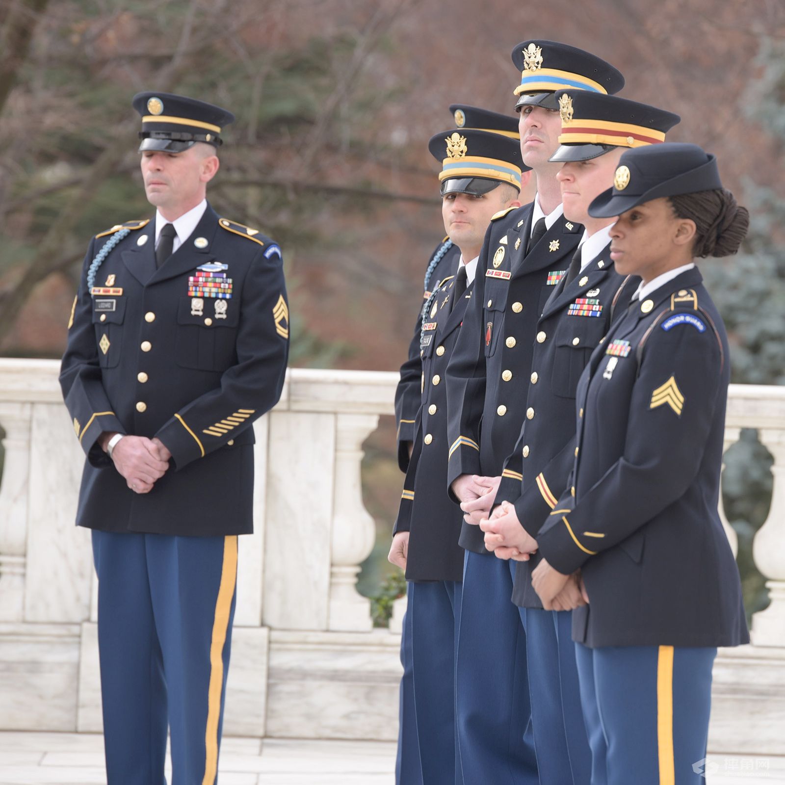 HHH和斯蒂芬妮访问无名战士墓