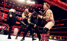 《RAW 2017.01.10》战报： 强弱不等赛转化为乱战