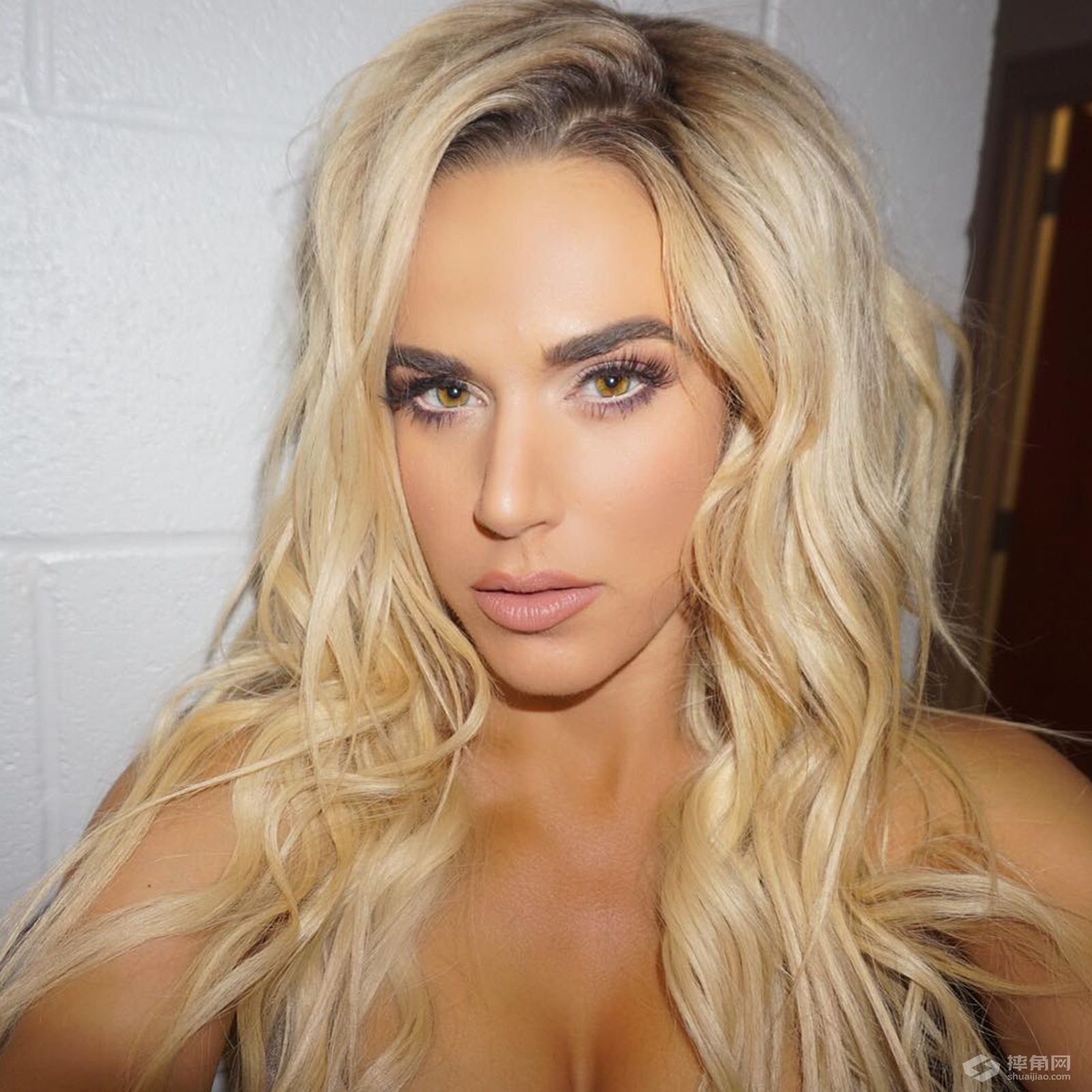 Instagram最佳照片，尼基贝拉秀性感身材！