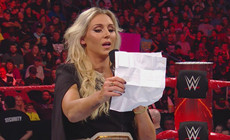 《RAW 2017.01.17》战报：女王嘲笑贝莉，狐狸姐精神分裂