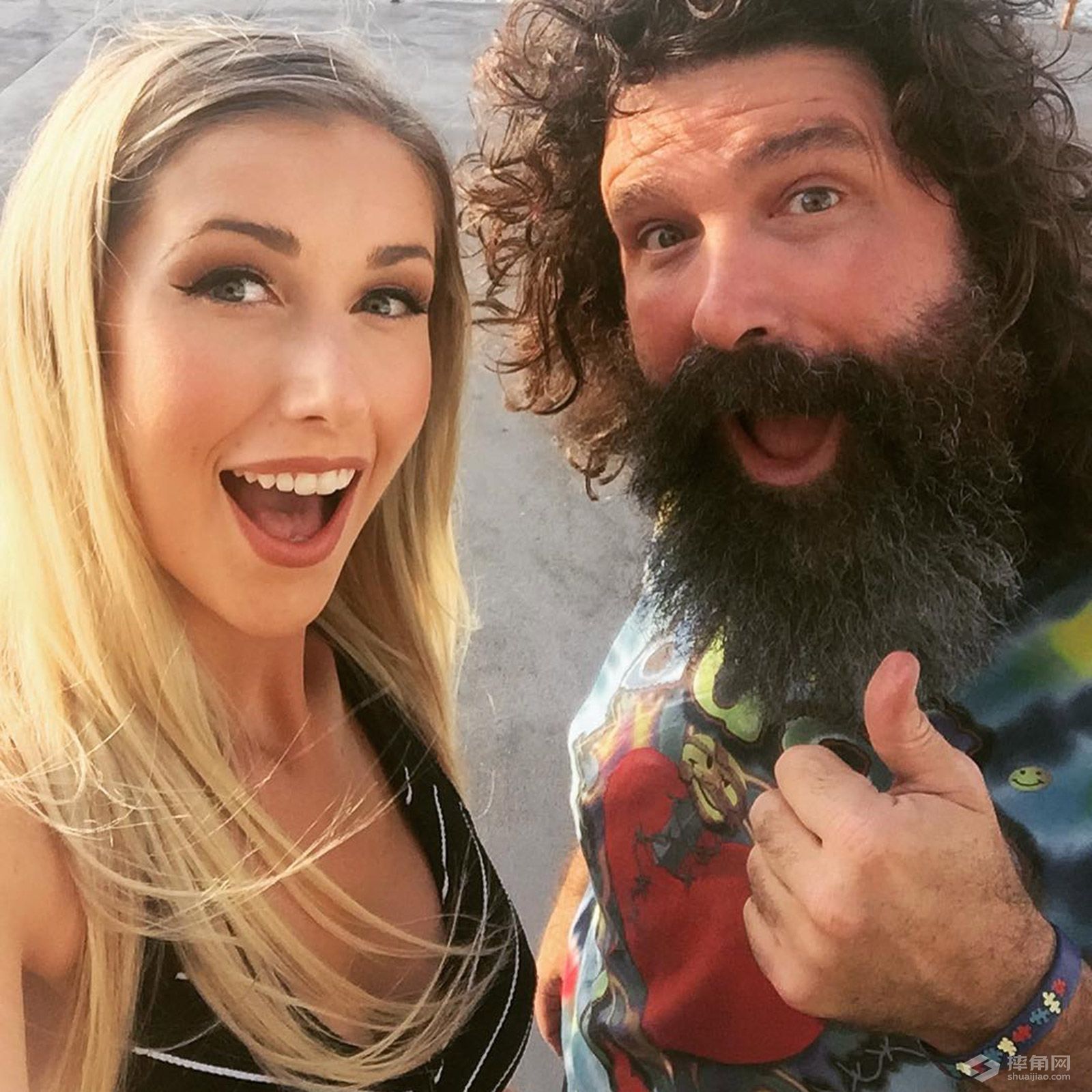 天了噜！一起来看看米克·佛利的女儿是如何“耍宝”的！