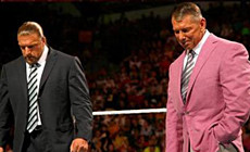 洛克致电CM·朋克，却惹恼了WWE老板们