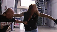 WWE十大后台暴动袭击，送葬者打得奥斯汀不敢还手！