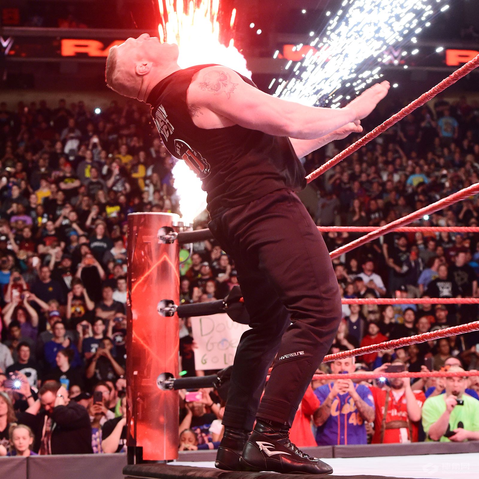 高柏提前为观众带来摔角狂热！《WWE RAW 2017.03.28》