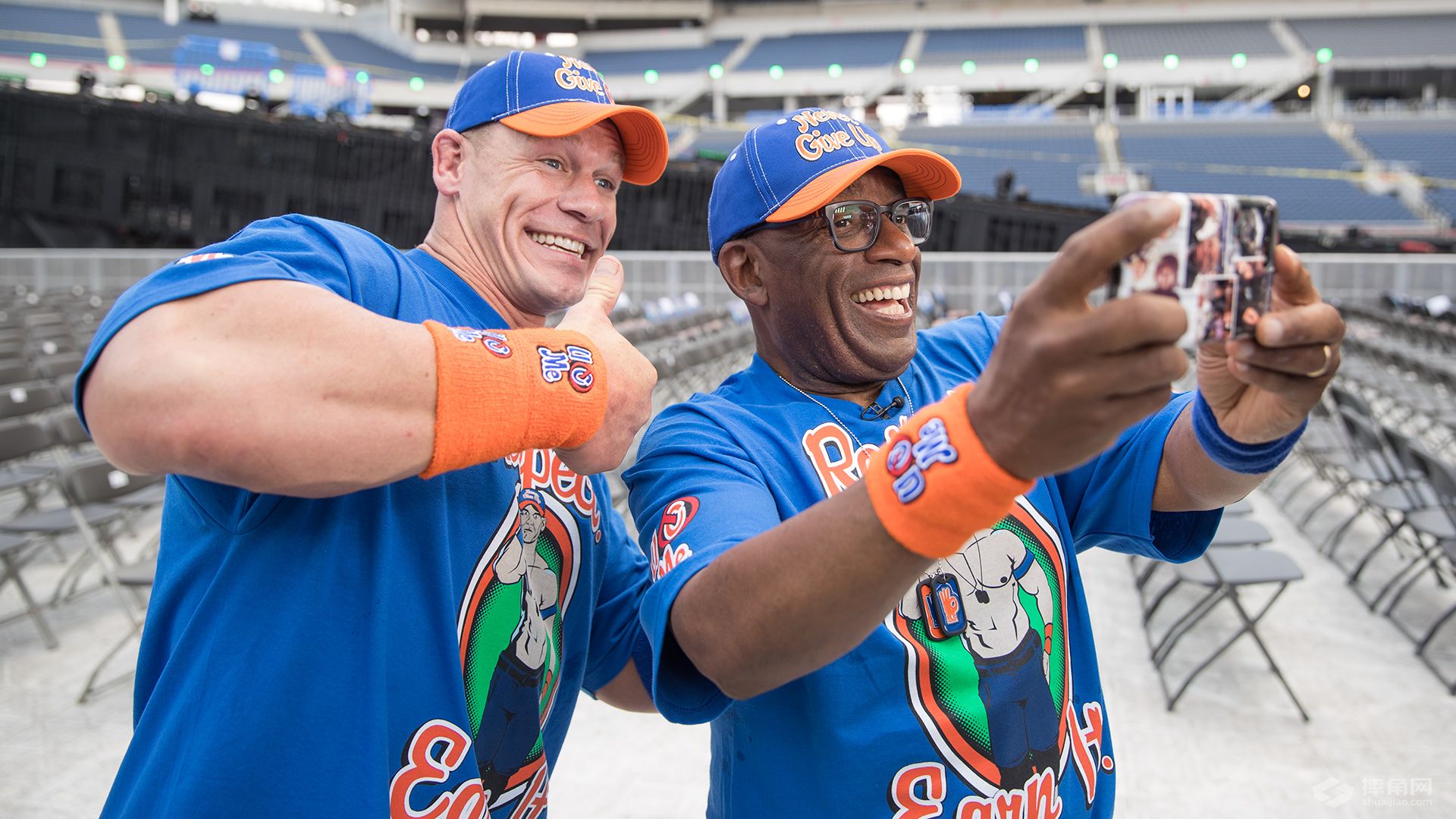 WWE史上最搞笑的偷拍镜头，原来欧胖私下这么逗逼！