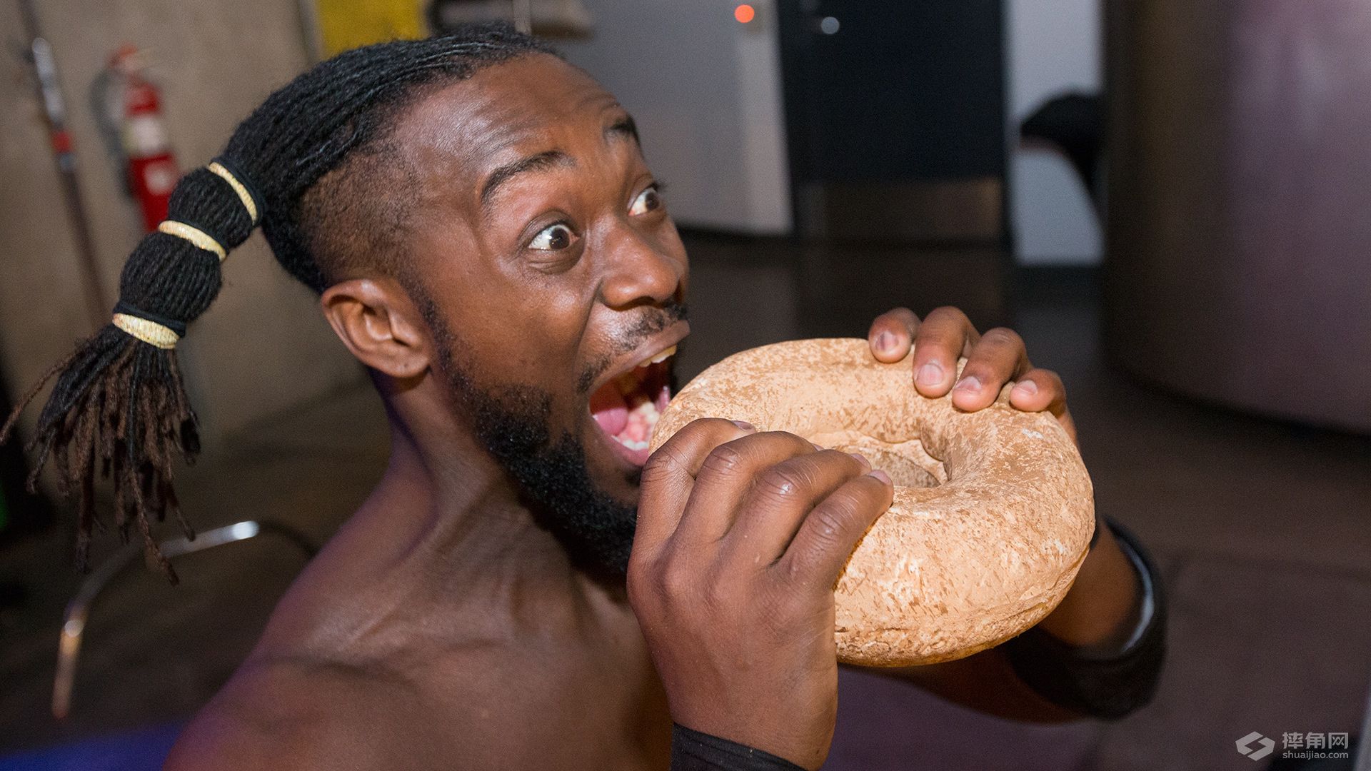 WWE史上最搞笑的偷拍镜头，原来欧胖私下这么逗逼！