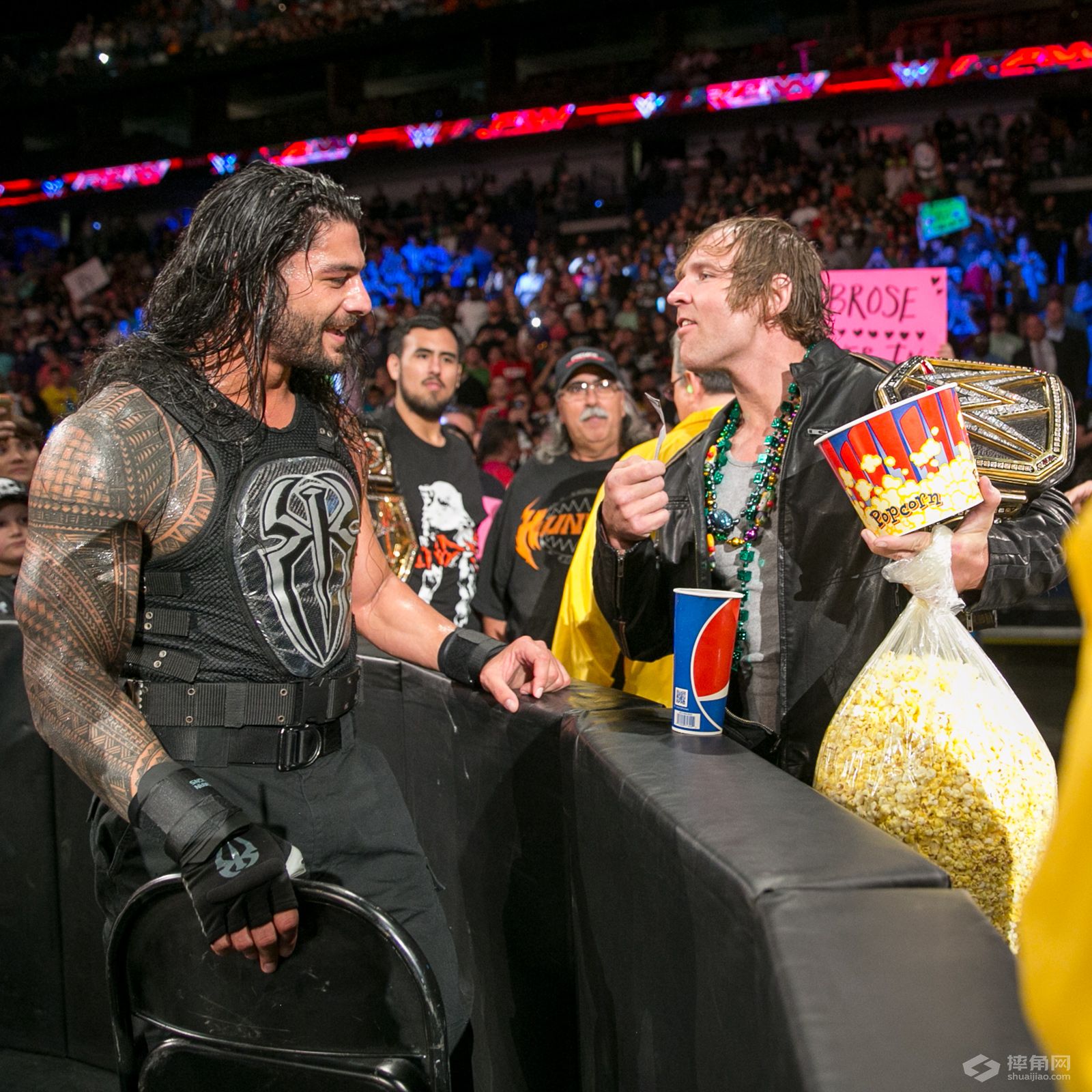 WWE史上最搞笑的偷拍镜头，原来欧胖私下这么逗逼！