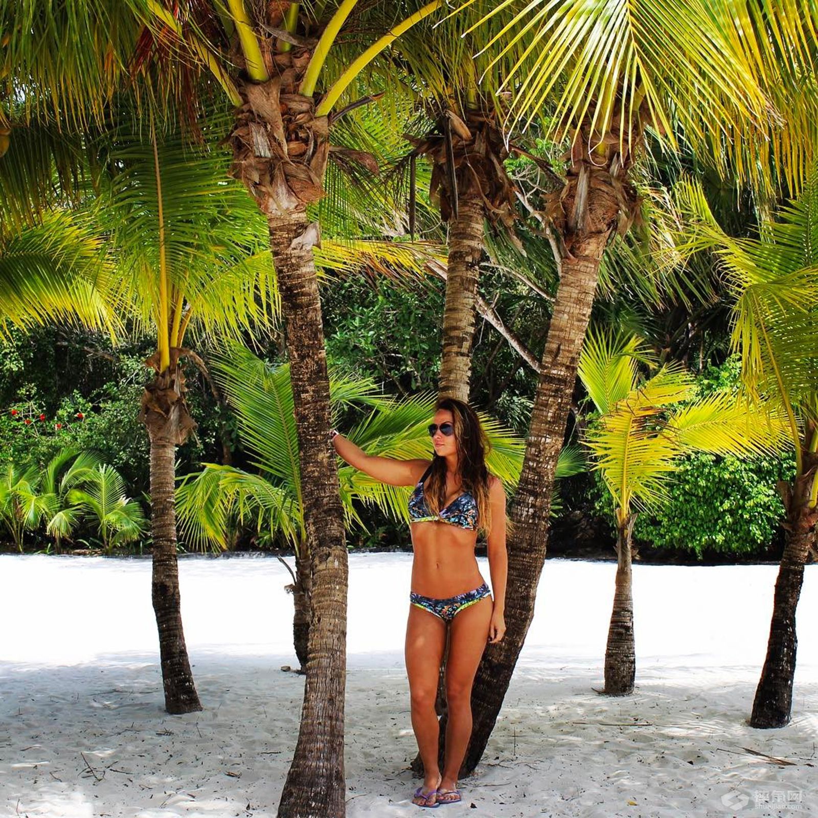 Instagram最佳照片，尼基试婚纱他们即将结婚？