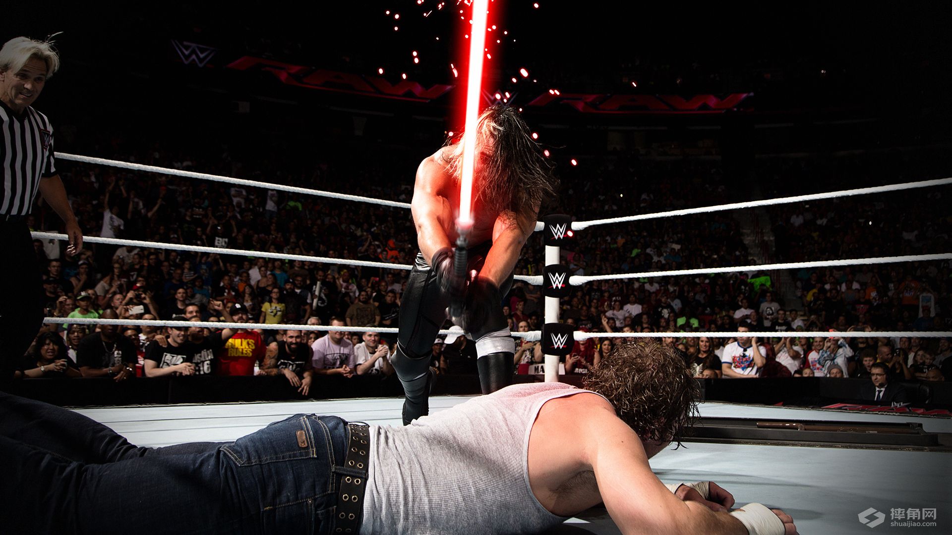 神了！WWE的超级明星们都开始挥舞光剑了！