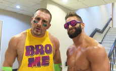 巨星即将伤愈回归，WWE却要“棒打基友”？