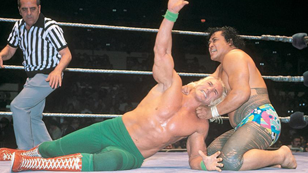 高级长官彼得·梅维尔(High Chief Peter Maivia)