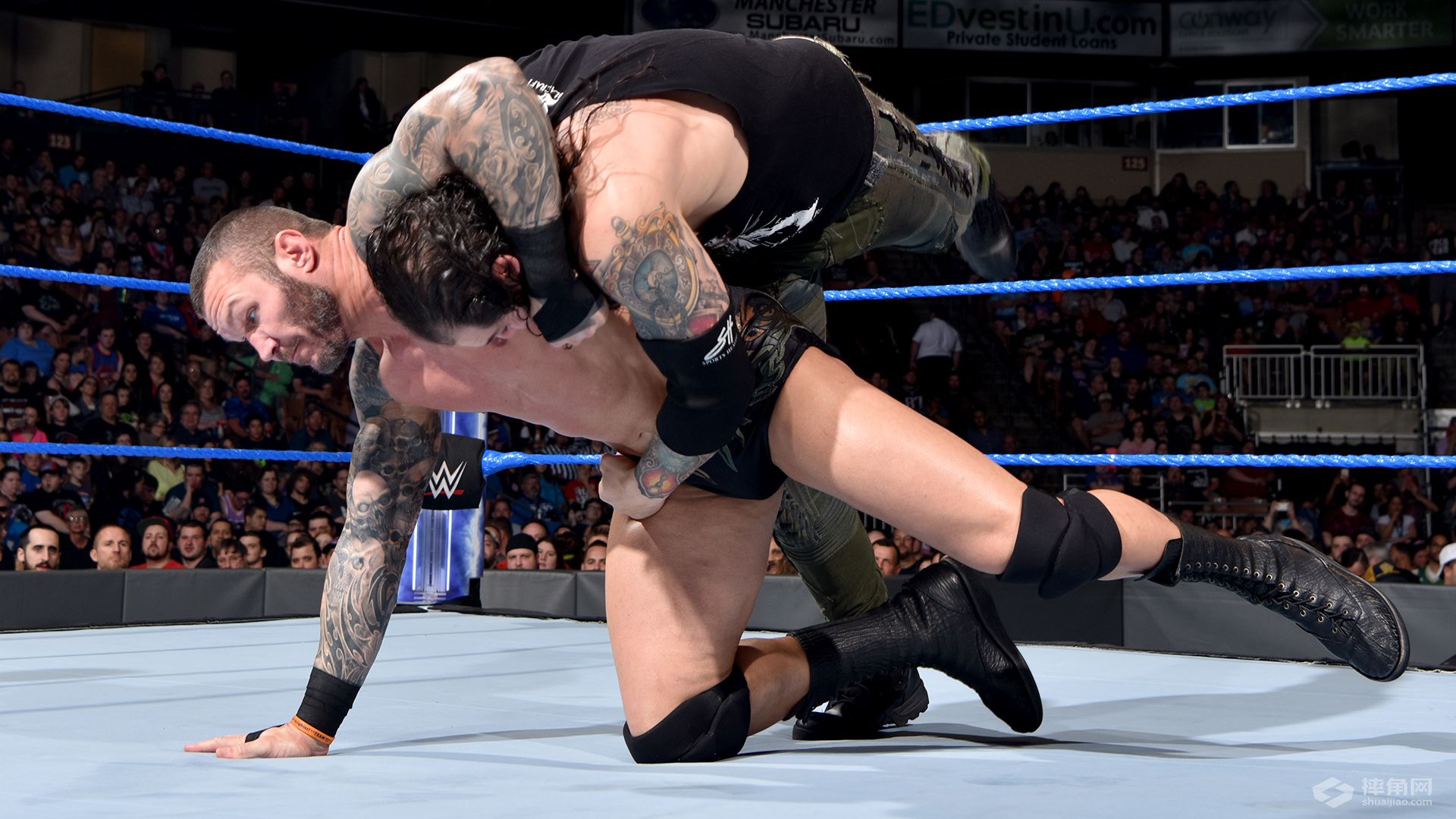 毒蛇对阵独狼，赛后RKO惨遭马哈尔及其小弟围殴！《WWE SmackDown 2017.05.17》