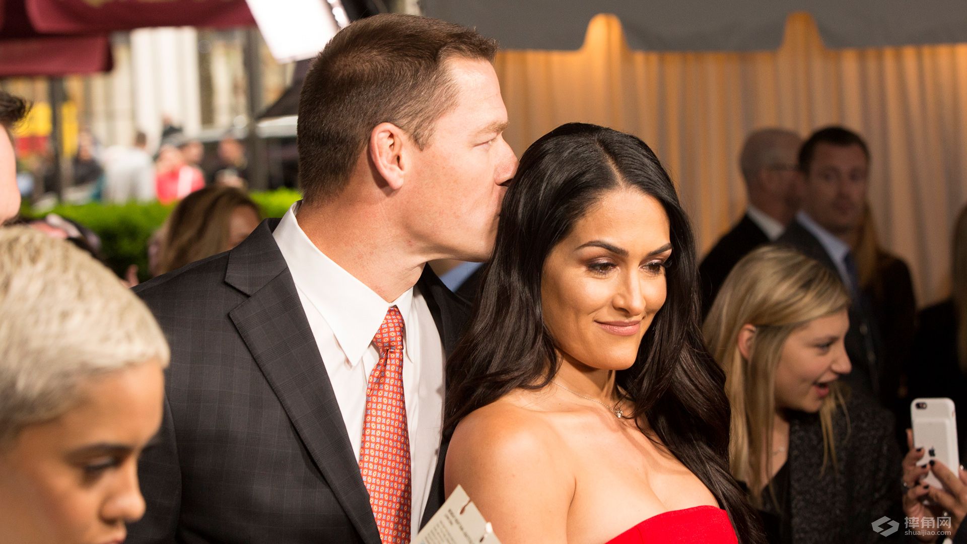 塞纳夫妇合体秀恩爱！