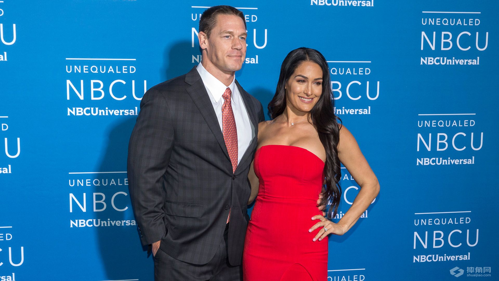 塞纳夫妇合体秀恩爱！