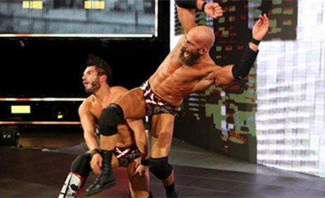 双打天团惊天决裂，WWE观众怒骂法克鱿!