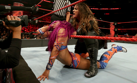 《RAW 2017.06.27》图集：表姑车轮战过关斩将，最后却败给了她……