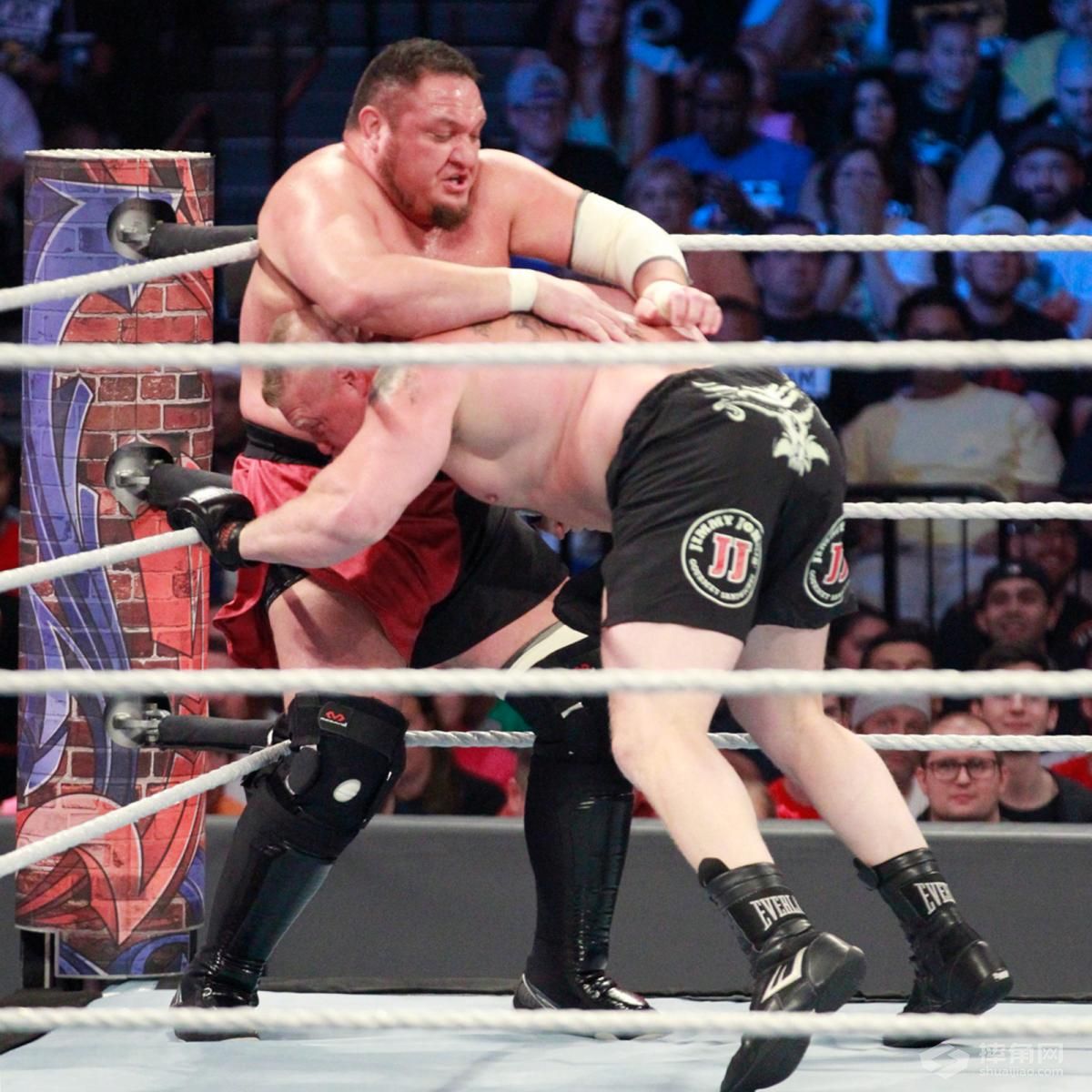 四重威胁赛，谁将登顶WWE环球冠军？《SummerSlam 2017》